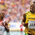 Usain Bolt cruza la meta en primer lugar en el 4x100