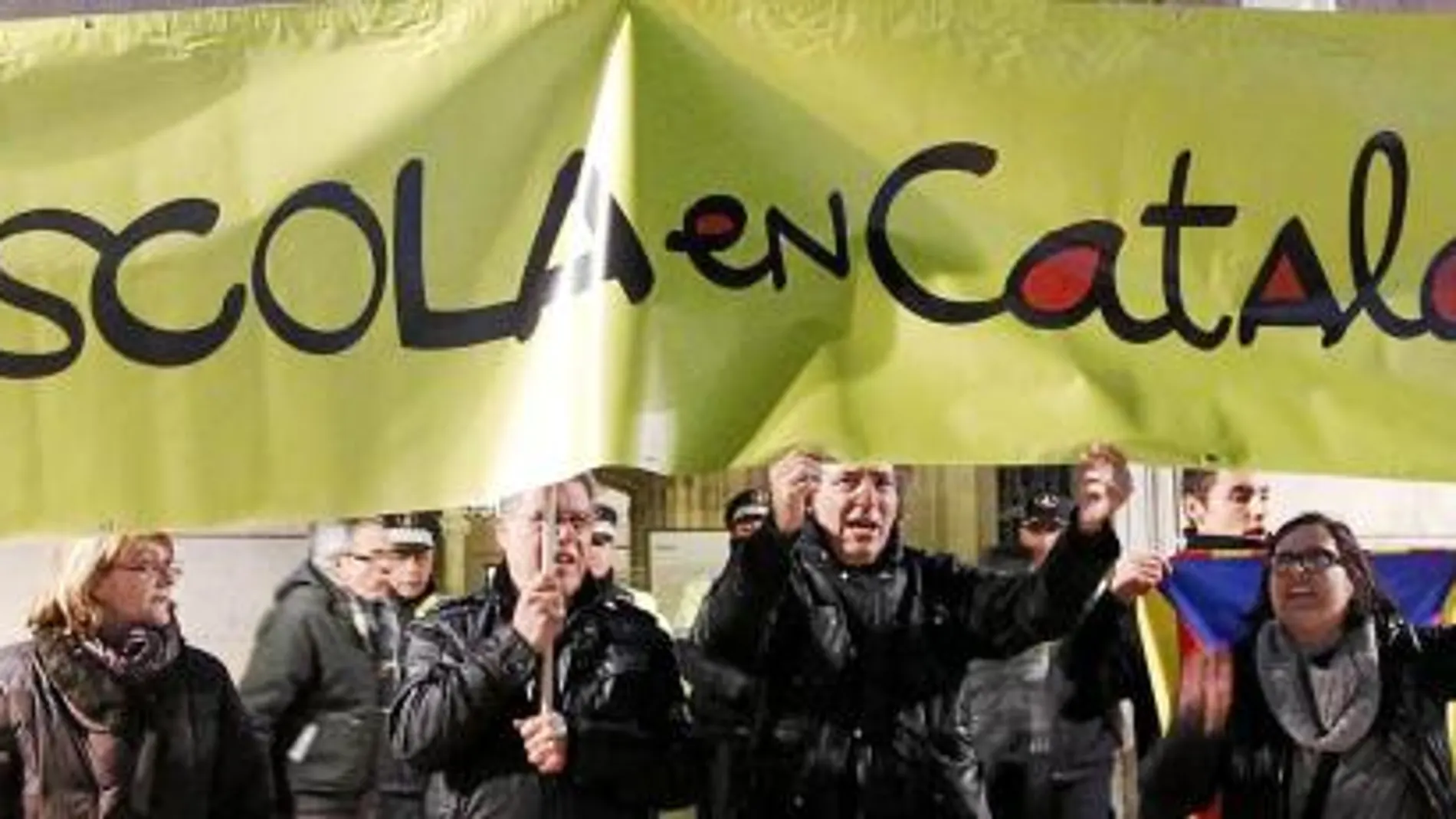 Los profesores se manifestaron ayer en Barcelona contra los recortes en la Educación pública