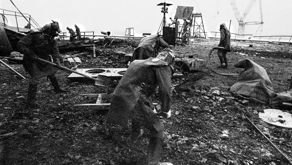 45.000 evacuados. El fuego ardió en Chernóbil durante diez días, mientras el Gobierno mantenía en secreto la magnitud del desastre, ocurrido en 1986