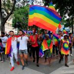Activistas LGTB en una manifestación por las calles de La Habana