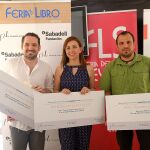 Los ganadores del concurso en la Feria del Libro de Sevilla / Foto: Manuel Olmedo