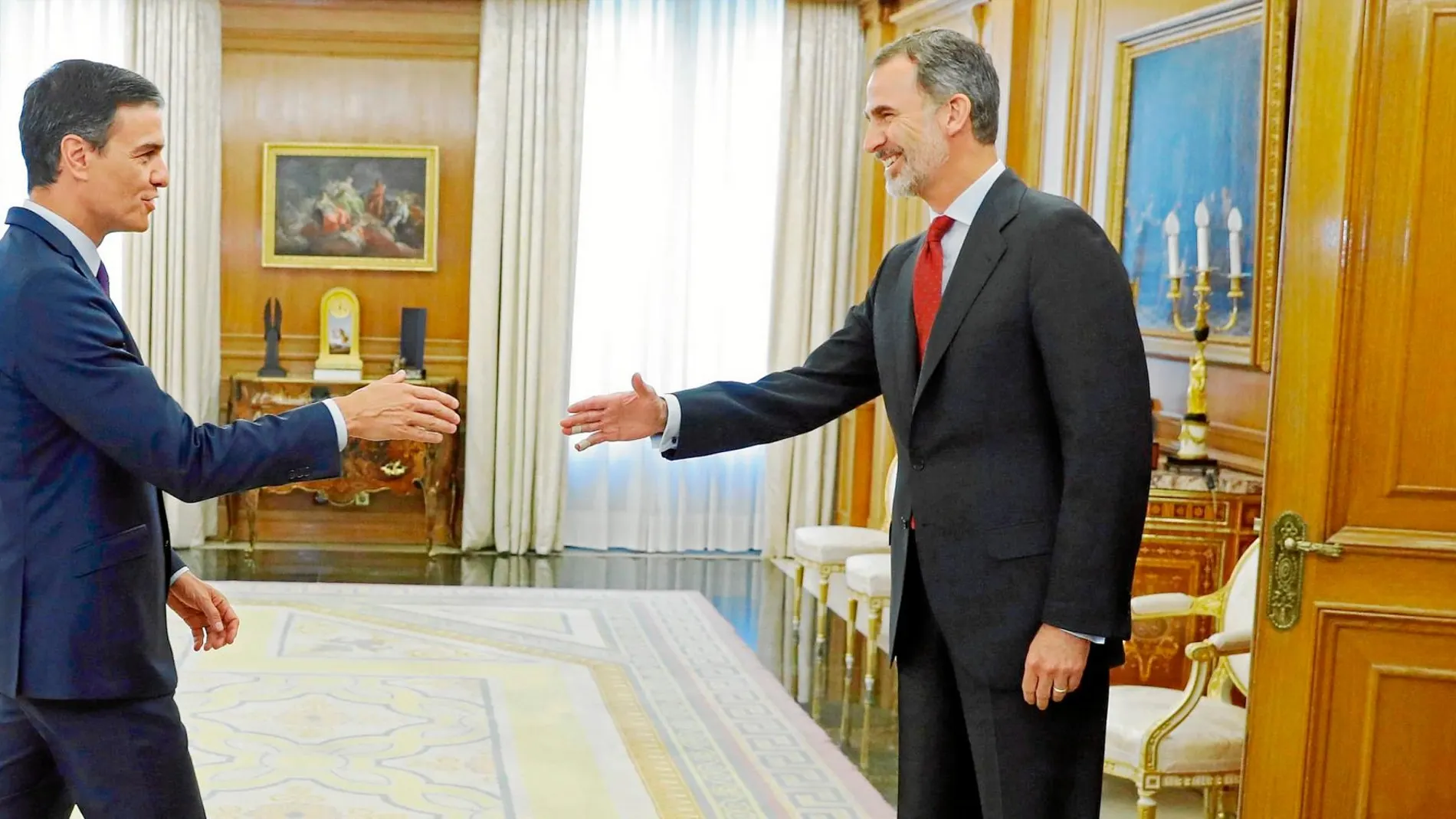 Pedro Sánchez acudió ayer a Zarzuela y aceptó el encargo del Rey Felipe VI para formar gobierno. Foto: Efe