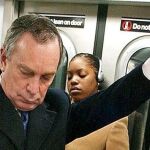 En el metro de Nueva York. A Michael Bloomberg, pese a su riqueza, le gusta el contanto directo con la gente