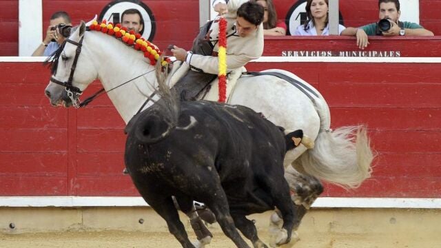 Andy Cartagena clava al violín por los adentros, ayer, en Albacete