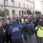 Empleados municipales de Sevilla calientan motores contra la reforma local