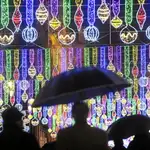  Las luces sortean la crisis al paraguas de la navidad