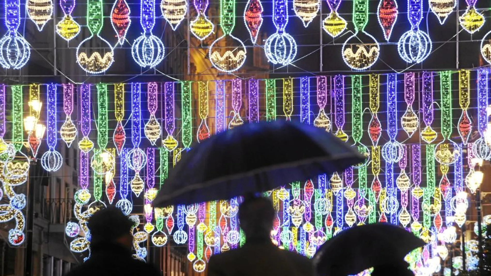 Las luces sortean la crisis al paraguas de la navidad