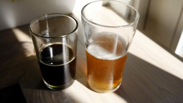 Cerveza rubia y cerveza negra