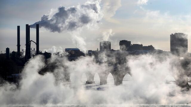 Fábricas altamente contaminantes en el río Missisipi, en una imagen tomada el pasado martes / AP