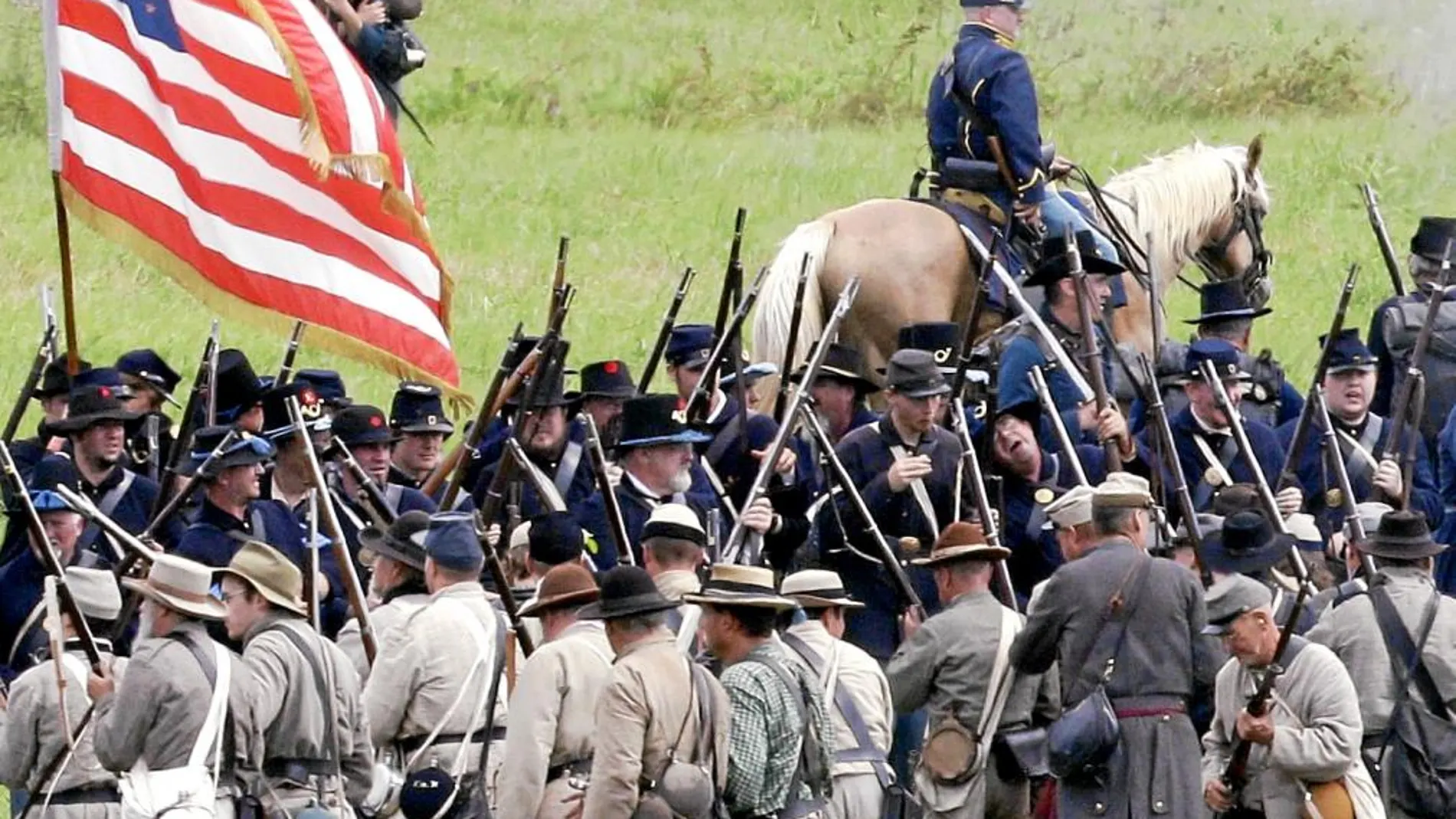 Cada año, miles de voluntarios reproducen la batalla de Gettysburg de forma tan real que Hollywood ha utilizado esta simulación en alguna película