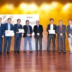 Foto de familia del presidente Herrera con los galardonados con los Premios Emprendedor XXI, ayer en Burgos