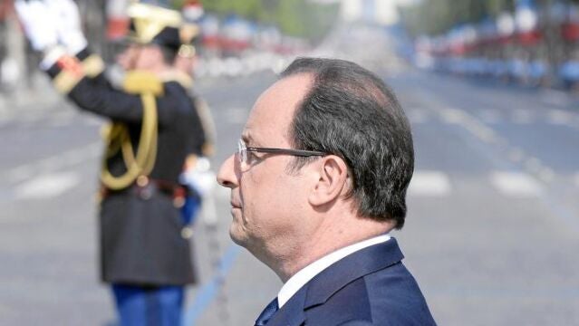 Hollande saca pecho en la Fiesta Nacional francesa