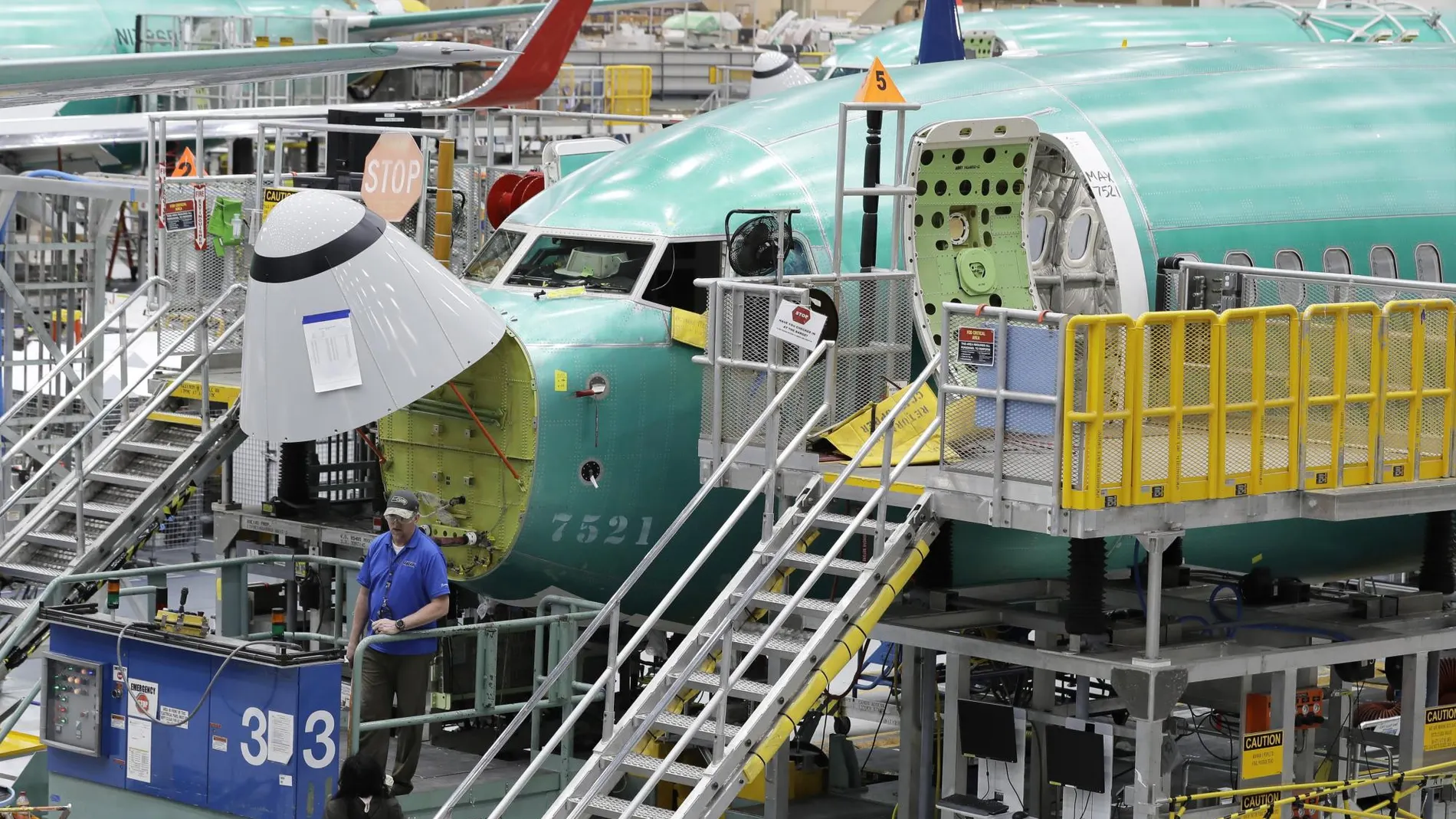 Un Boeing 737 MAX en fase de montaje en la fábrica de Renton (Washington)