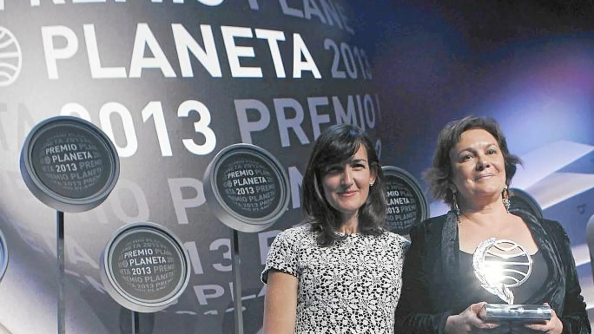 Clara Sánchez, con «El cielo ha vuelto», se alza con el prestigioso galardón literario en una velada en la que resultó finalista Ángeles González-Sinde por la novela «Un buen hijo»