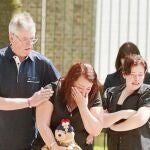 La familia de Lee Rigby acudió ayer al lugar de los hechos