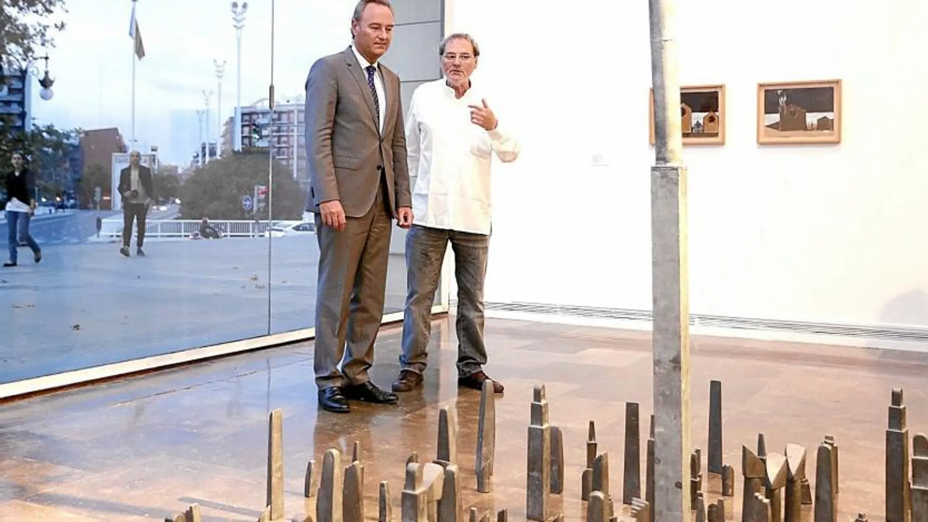 El presidente de la Generalitat, Alberto Fabra, inauguró ayer la Sala Permanente de Miquel Navarro