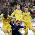 Ribéry no pudo hacer nada ante el férreo marcaje de la defensa ucrania