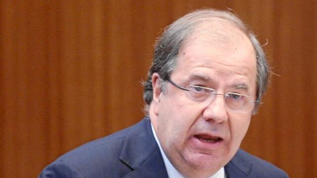 El presidente Herrera se dirige al portavoz de la oposición, Óscar López