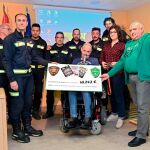 La Plataforma de Afectados de ELA entrega al Servicio de Bomberos de Burgos el “Galardón Fran Otero”