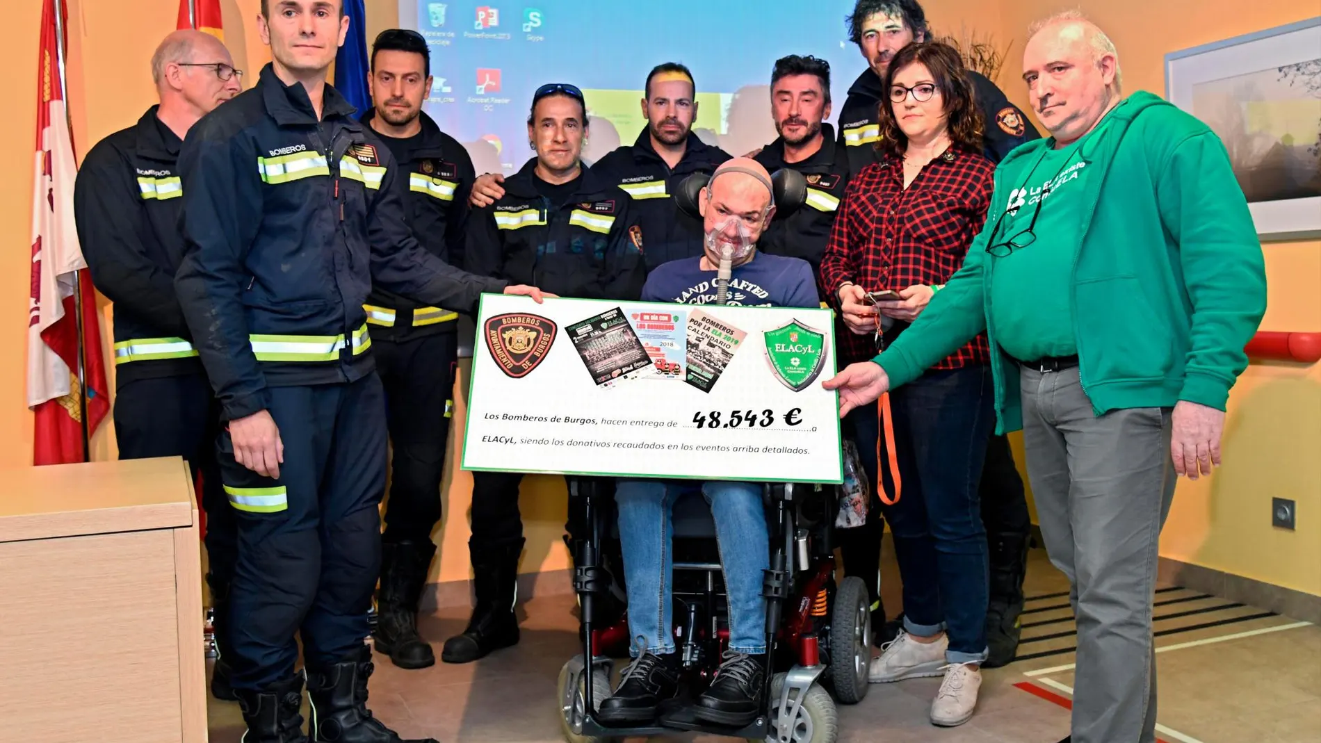 La Plataforma de Afectados de ELA entrega al Servicio de Bomberos de Burgos el “Galardón Fran Otero”