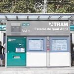 La parada en Sant Adrià de la línea T4 de tranvía es una de las más conflictivas y donde se produjo la última agresión a dos empleados
