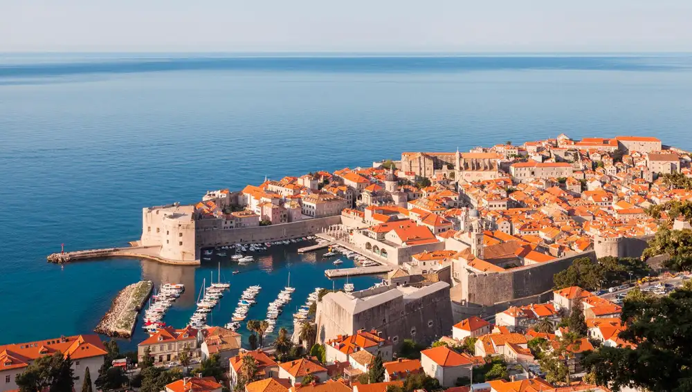 El puerto de Dubrovnik cuando no guarda naves espaciales.
