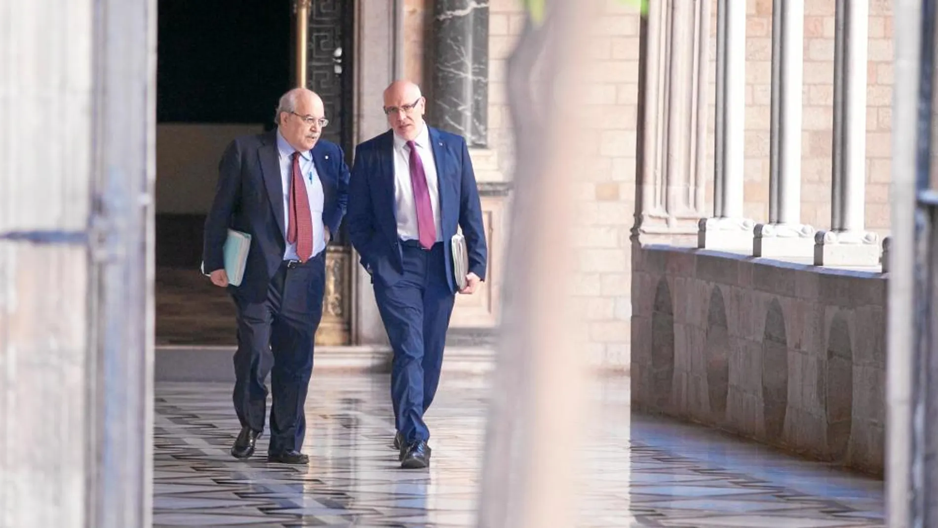 El conseller Mas-Colell, en los pasillos del Palau de la Generalitat