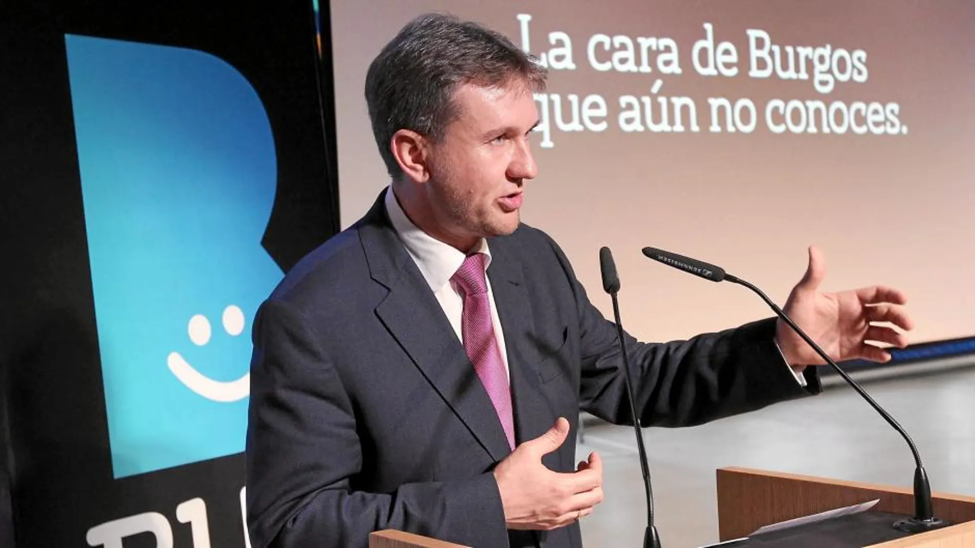 El alcalde de Burgos, Javier Lacalle, en un acto en la promoción de su ciudad y del español
