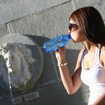 Beber agua ayuda a sacar mejores notas