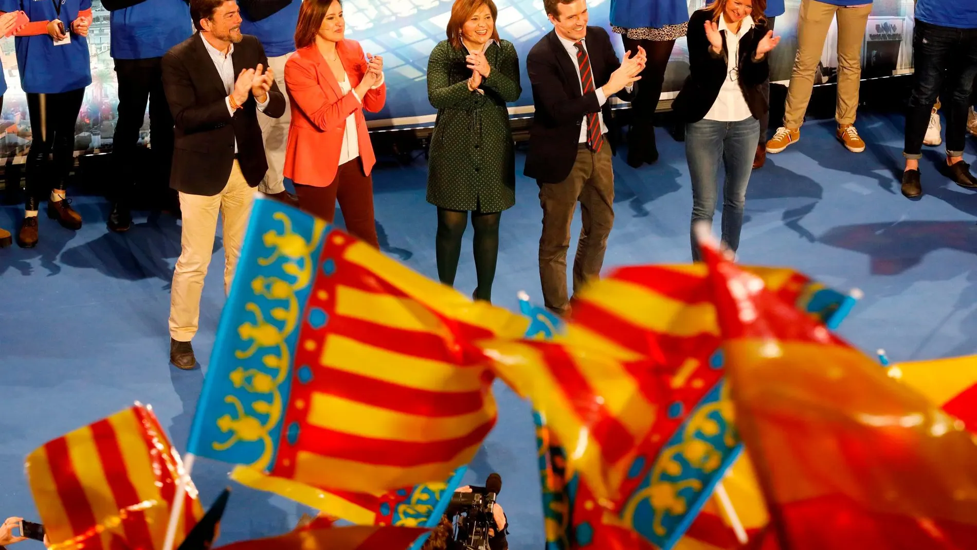 Pablo Casado, la candidata a la Generalitat, Isabel Bonig, y los candidatos María José Català, Begoña Carrasco y Luis Barcala/Foto: Kike Taberner