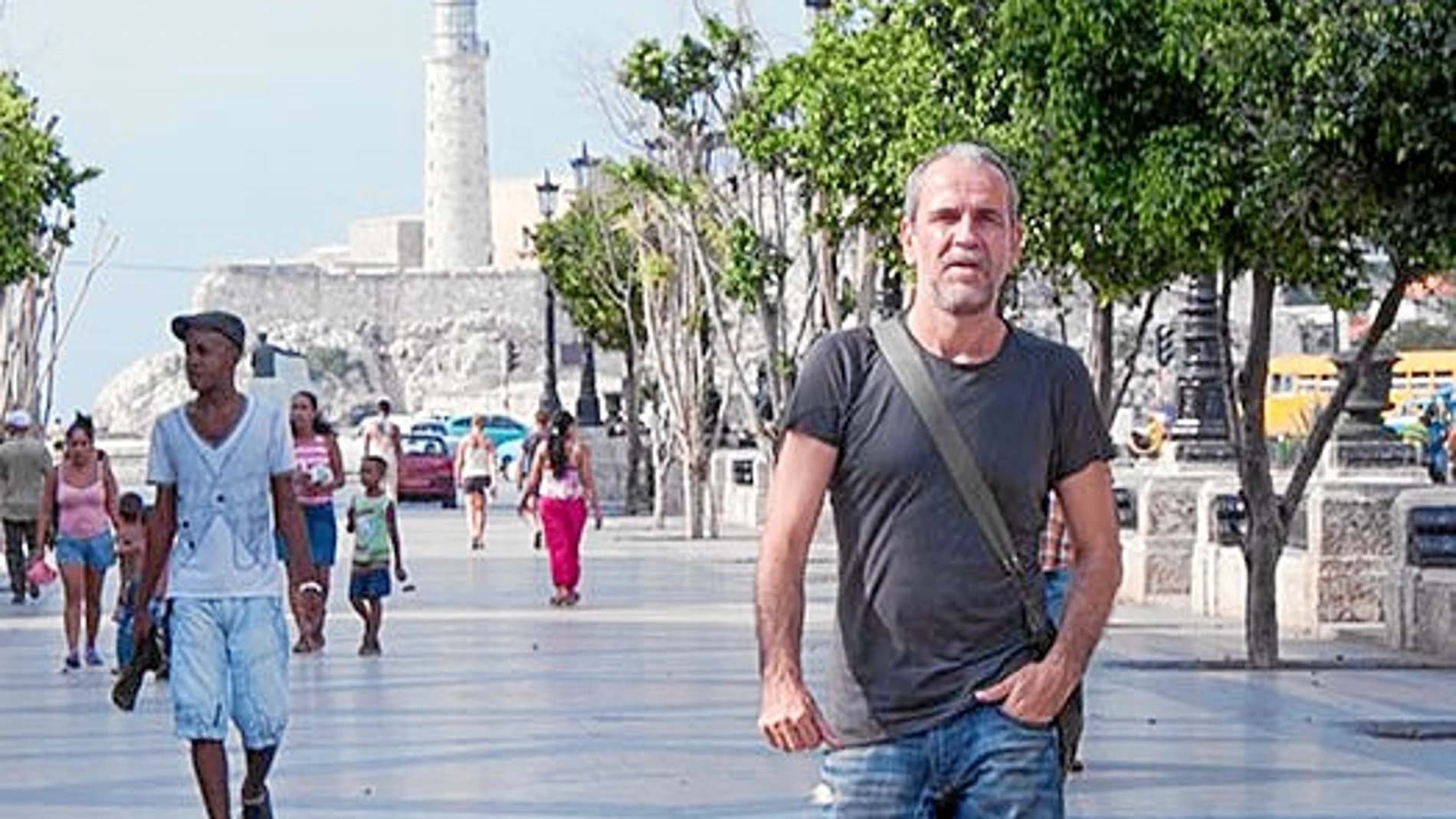 España en verano: Willy Toledo, de «botellón» en el Malecón