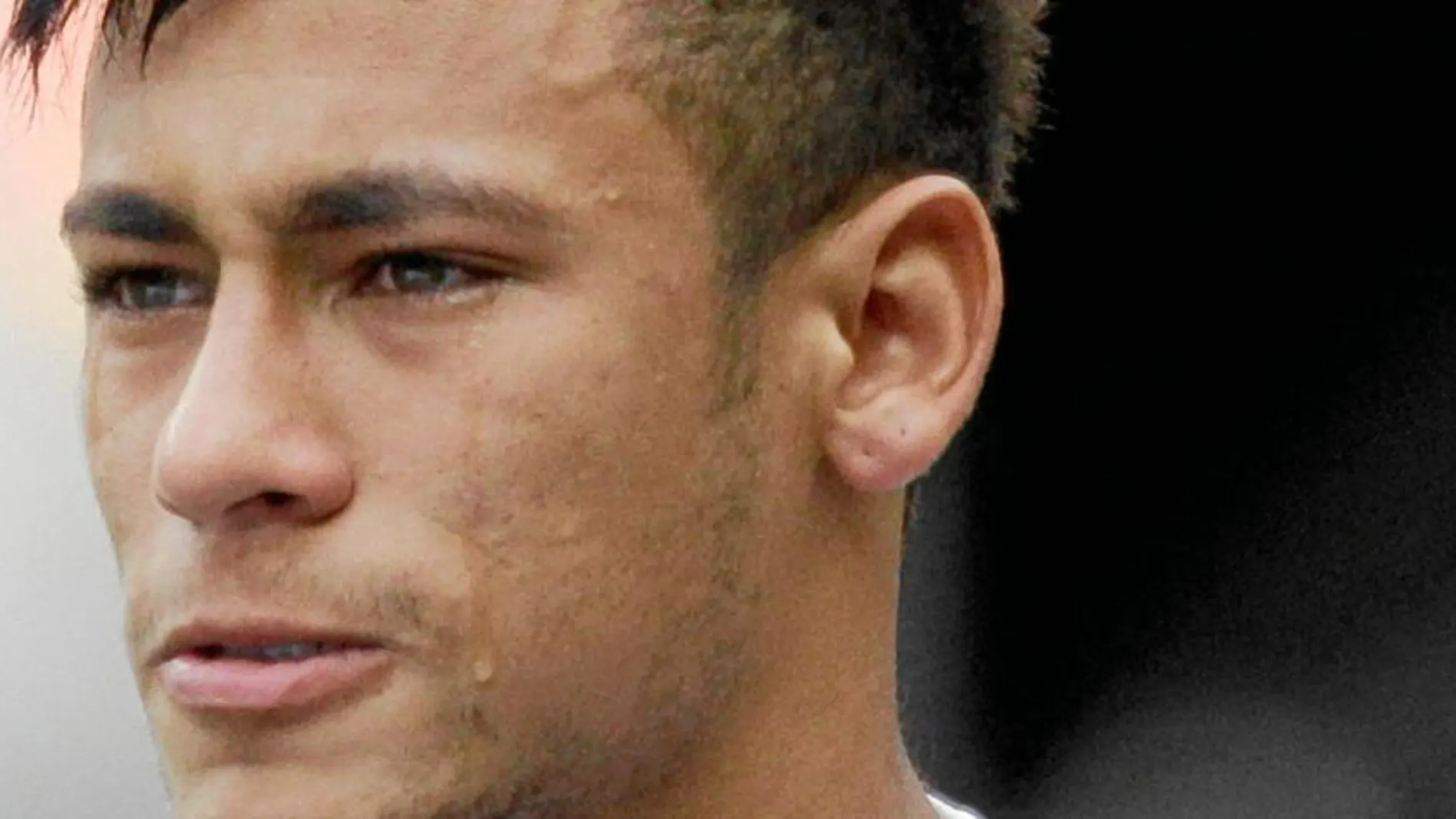 Neymar lloró ayer en su despedida del Santos