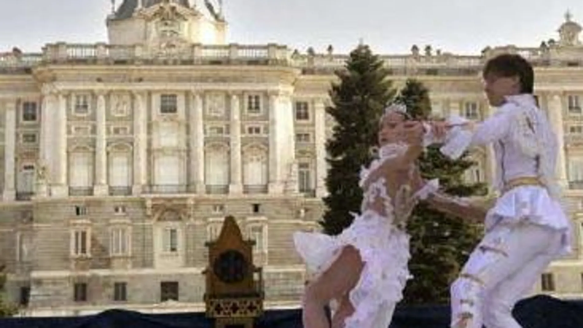Llega a los Jardines de Sabatine de Madrid el espectáculo «La Cenicienta sobre hielo»