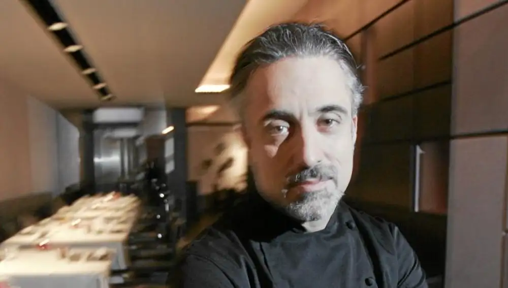 Sergi Arola posa en el interior del restaurante