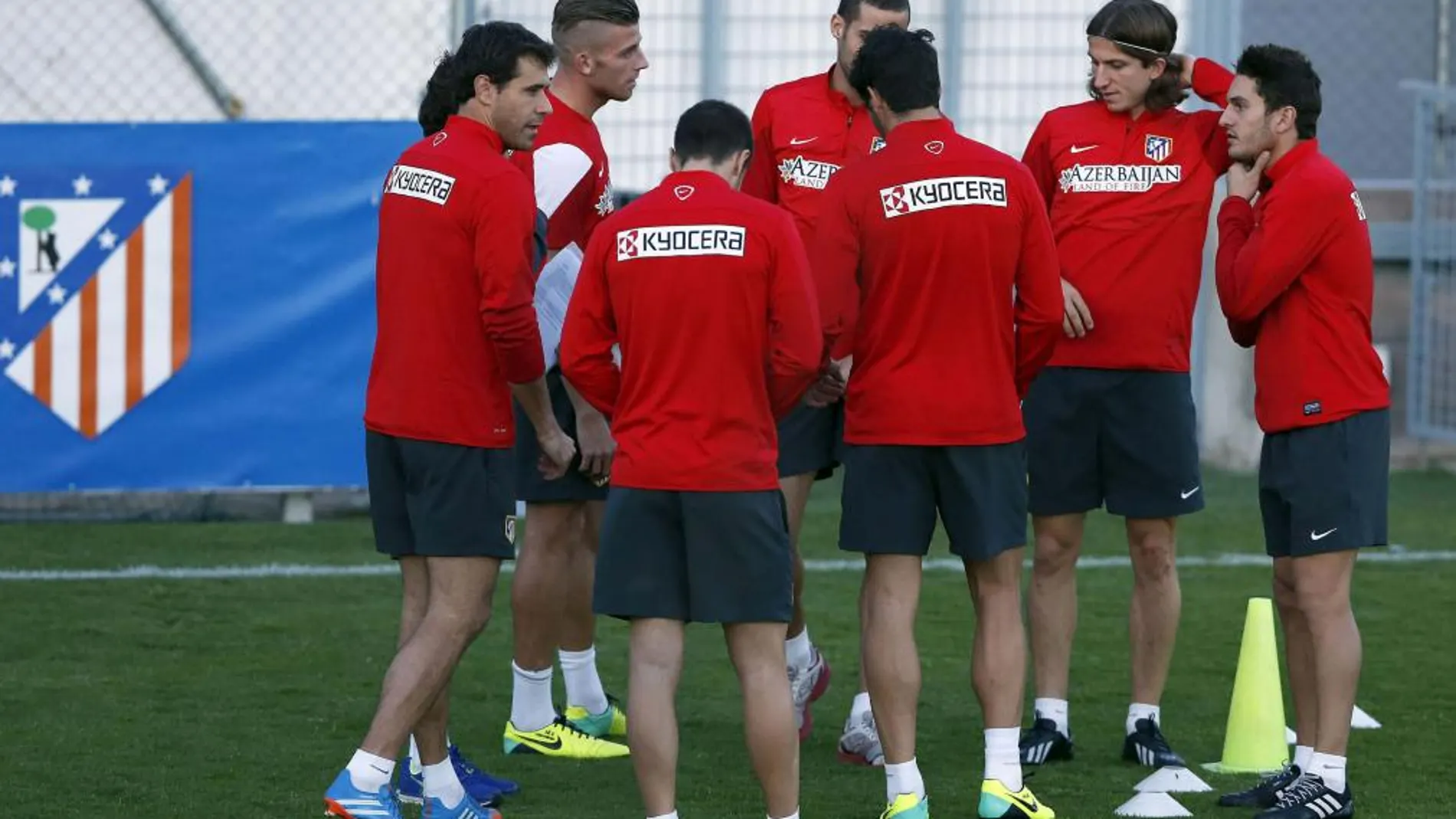 El Atlético está pendiente de la recuperación de Diego Costa, con un golpe en el tobillo, pese a lo que viajó hoy a Austria
