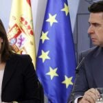 Soraya Sáenz de Santamaría, y José Manuel Soria, durante la rueda de prensa posterior a la reunión del Consejo de Ministros