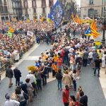 Manifestantes se concentran ante el Ayuntamiento de Barcelona/Ep