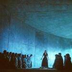 La puesta en escena está protagonizada por las sombras