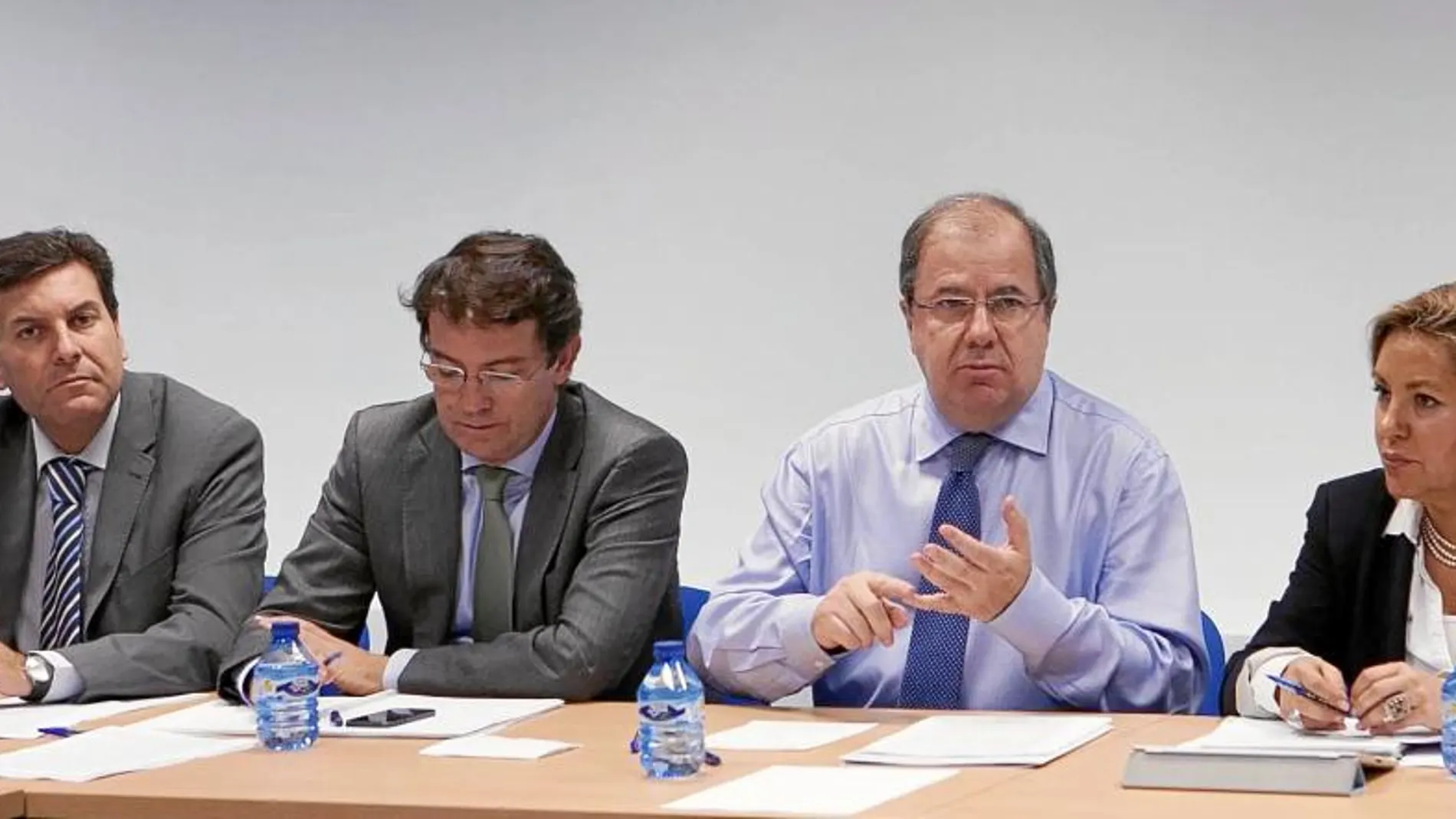 Juan Vicente Herrera da cuenta de los Presupuestos, en presencia de Carlos Fernández Carriedo, Alfonso Fernández Mañueco y Rosa Valdeón