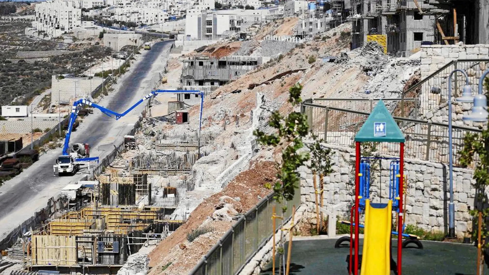 Vista general de casas israelíes en construcción en el asentamiento de Beitar Ilit, en Cisjordania
