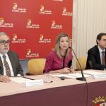 Alicia García, con Juan Useros y Javier Ramírez, durante la presentación de Intur