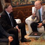 El presidente de la Generalitat, Ximo Puig, junto al conseller de Educación, Vicent Marzà y el presidente de la AVL, Ramon Ferrer, en una imagen de archivo