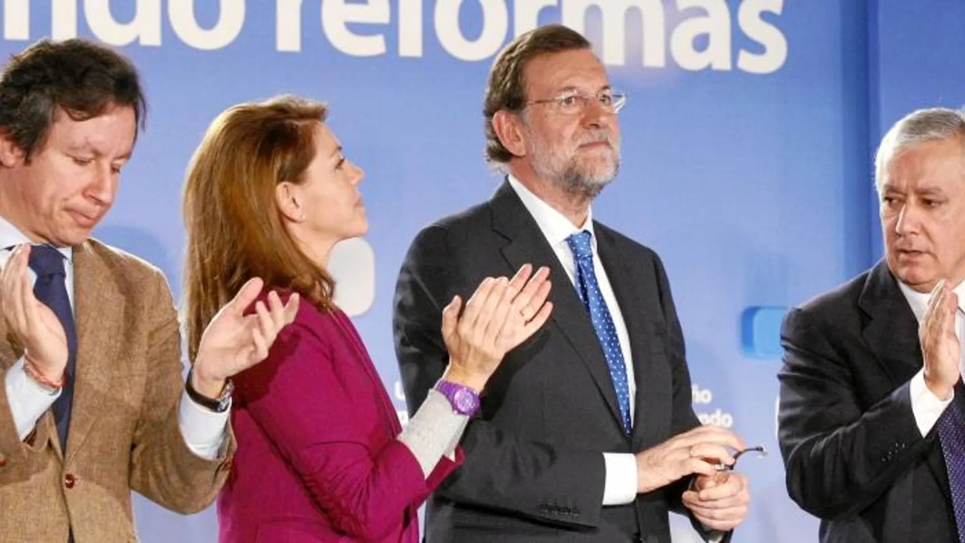 Rajoy presidió ayer la inauguración de la interparlamentaria del PP en Toledo. Con él, Carlos Floriano, María Dolores de Cospedal y Javier Arenas