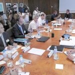 Última reunión de representantes del Ministero de Industria con empresarios y sindicatos