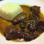 Sobremesa sumamente didáctica, de simetría gustativa deslumbrante, donde los platos principales, cuscús, tajine y cordero están a un mismo nivel cualitativo