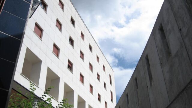 Una de las facultades de la Universidad de Granada