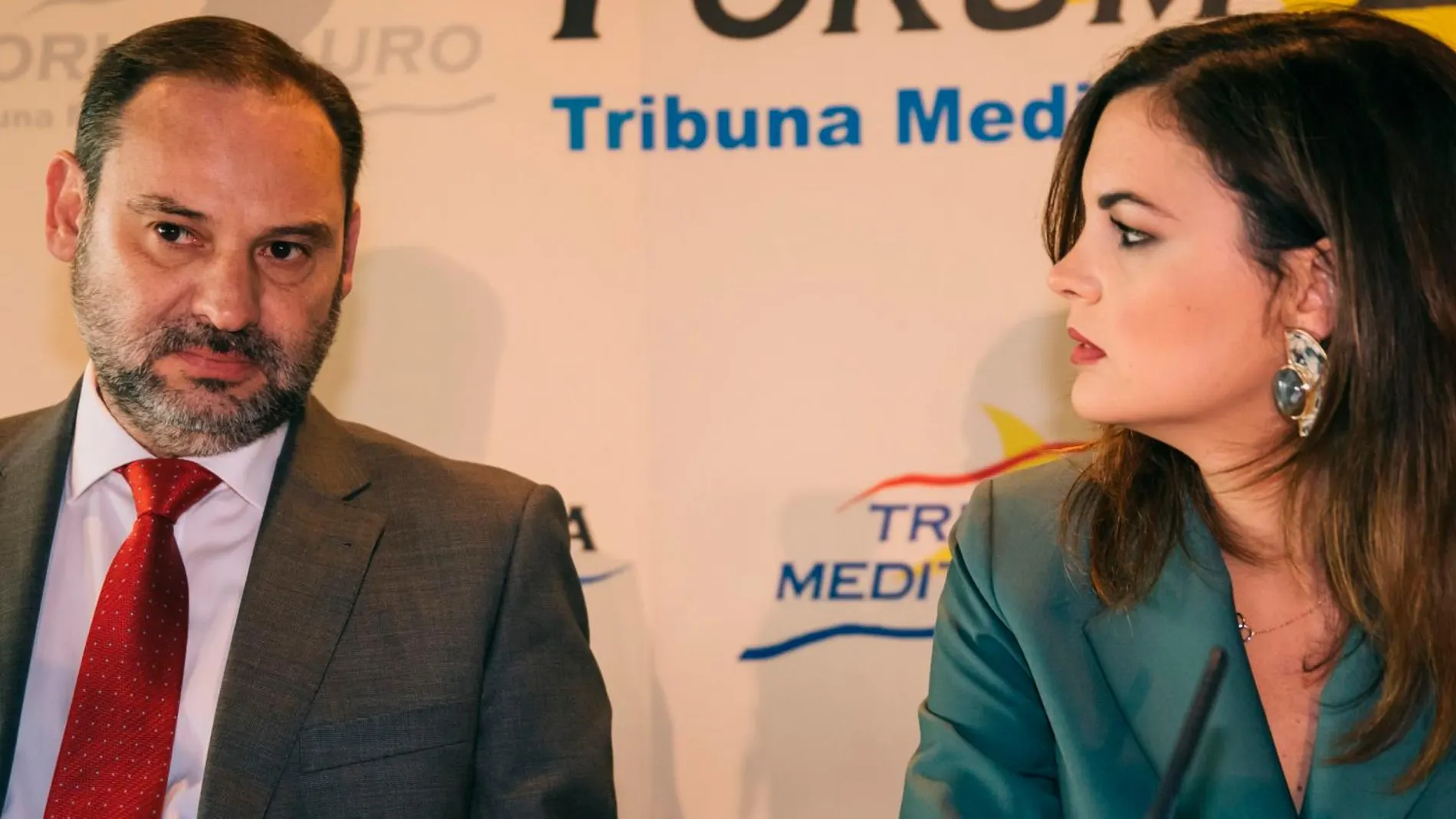 El ministro en funciones, José Luis Ábalos, junto a la candidata del PSPV a la Alcaldía de Valencia, Sandra Gómez, durante una intervención en Valencia el pasado mes de abril