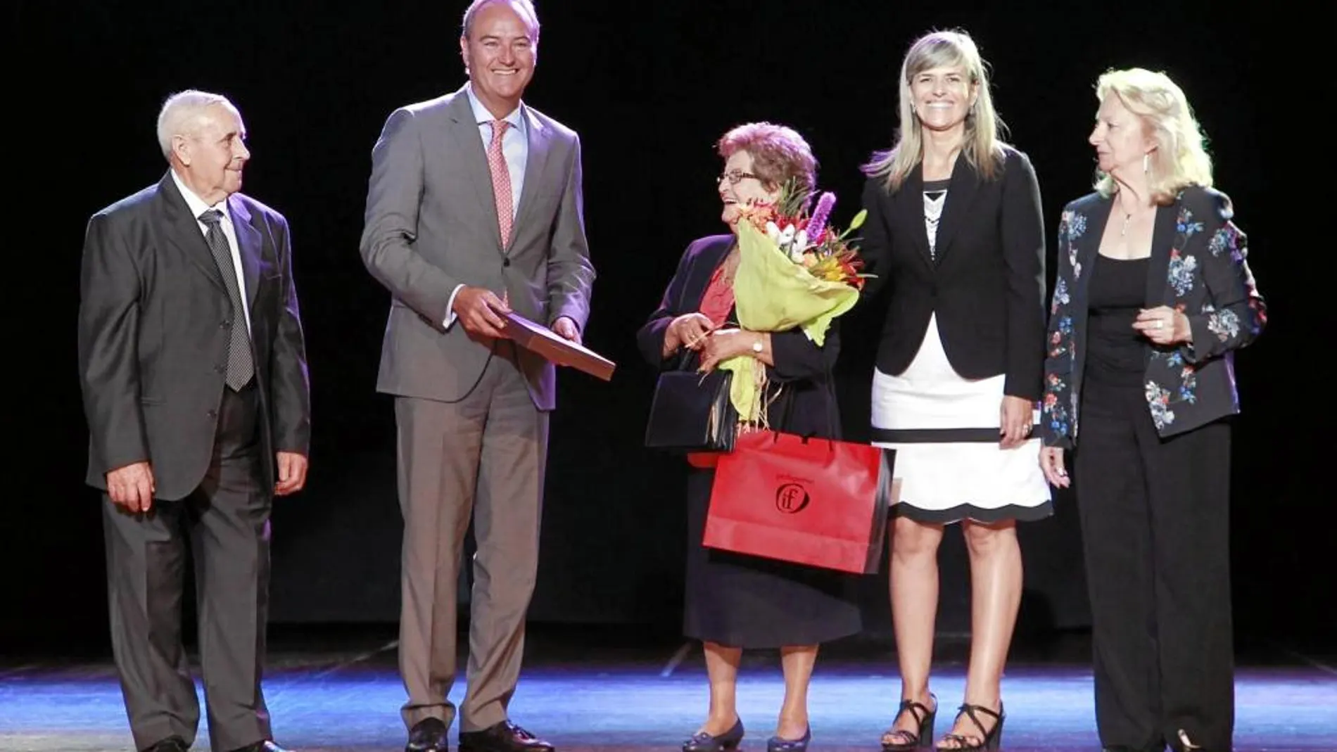 El presidente Fabra asistió al acto en homenaje a la Mujer Pensionista 2013 en Benidorm
