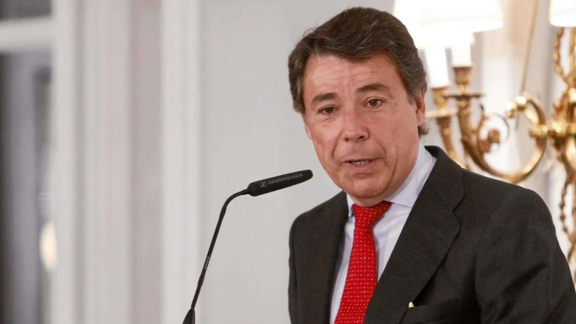 Ignacio González apenas acaba de cumplir su primer año al frente de un barco como Comunidad de Madrid