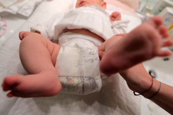 El ingreso de un recién nacido en una Unidad de Cuidados Intensivos Neonatales (UCIN) supone una situación de estrés que se ve incrementada por la separación entre madre e hijo